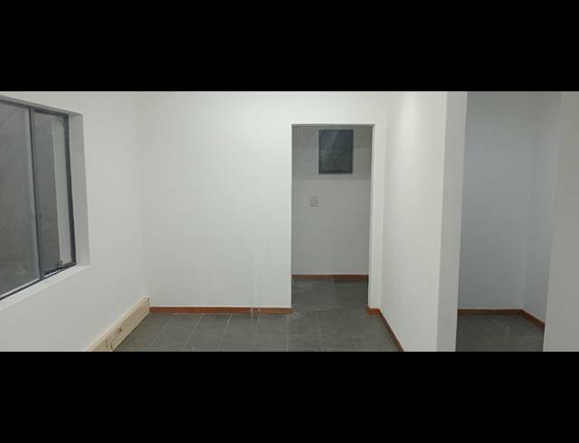 302M² WAREHOUSE TO LET IN LASER PARK